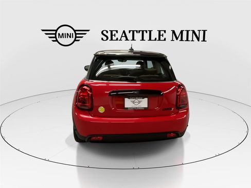 Certified 2024 MINI Cooper SE image 9
