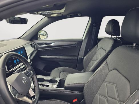 Certified 2025 Volkswagen Atlas Cross Sport SE AWD/4WD image 6