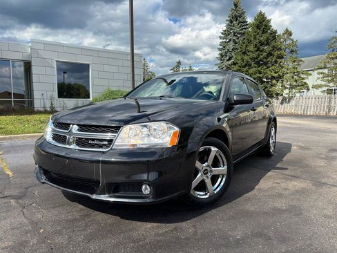 Used 2011 Dodge Avenger Lux FWD image 2