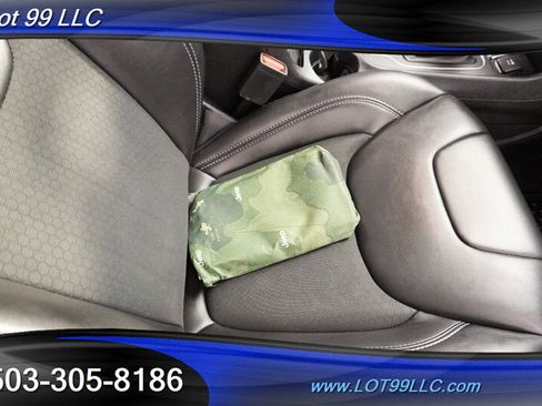 Used 2019 Jeep Cherokee Latitude Plus w/ Cold Weather Group AWD/4WD image 34