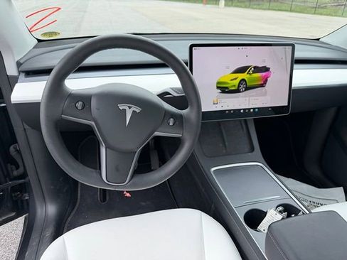 Used 2024 Tesla Model Y Long Range AWD/4WD image 13
