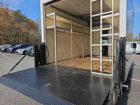 Used 2018 Ford E-350 and Econoline 350 Super Duty w/ Power Windows & Locks Group image 18