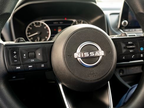 Used 2024 Nissan Rogue SV FWD image 28