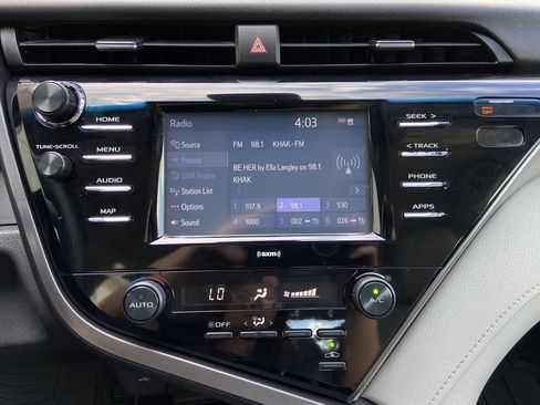 Used 2020 Toyota Camry SE FWD image 18