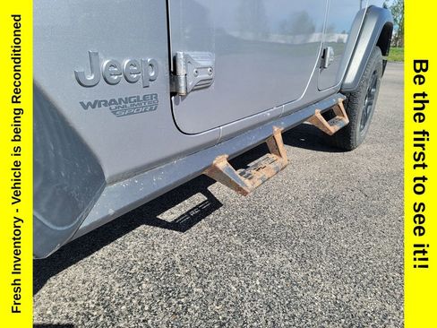 Used 2018 Jeep Wrangler Unlimited Sport S AWD/4WD image 37