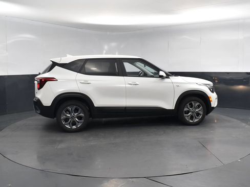 Used 2024 Kia Seltos LX AWD/4WD image 6