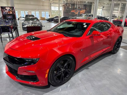 Used 2019 Chevrolet Camaro SS image 1