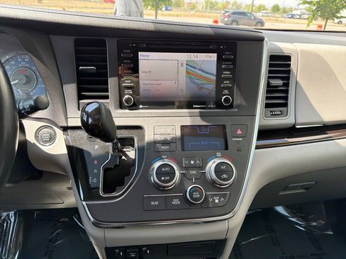 Used 2019 Toyota Sienna XLE Premium w/ Outdoor Package AWD/4WD image 18