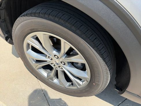 Used 2022 Ford Explorer Limited AWD/4WD image 3