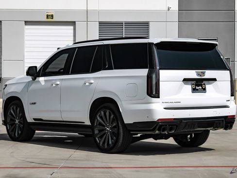 Used 2025 Cadillac Escalade V w/ LPO, Floor Liner Package image 9