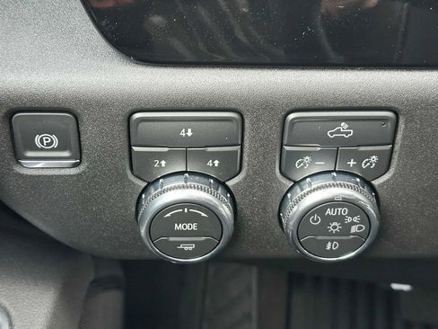 New 2026 GMC Sierra 3500 SLE w/ Preferred Package image 30