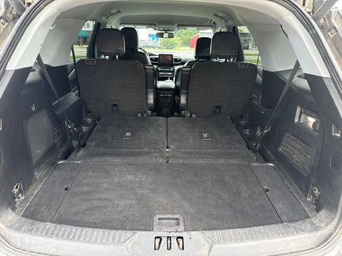 Used 2022 Ford Explorer Limited w/ Equipment Group 301A RWD image 9
