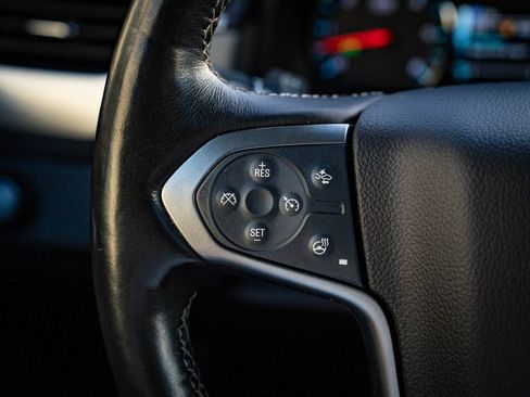 Used 2019 Chevrolet Suburban LT image 24