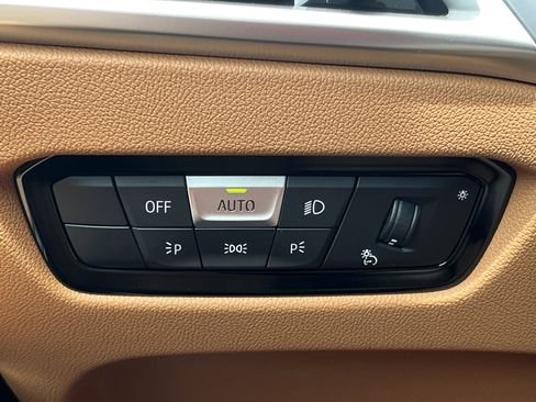 New 2025 BMW 330i Sedan w/ Premium Package image 15