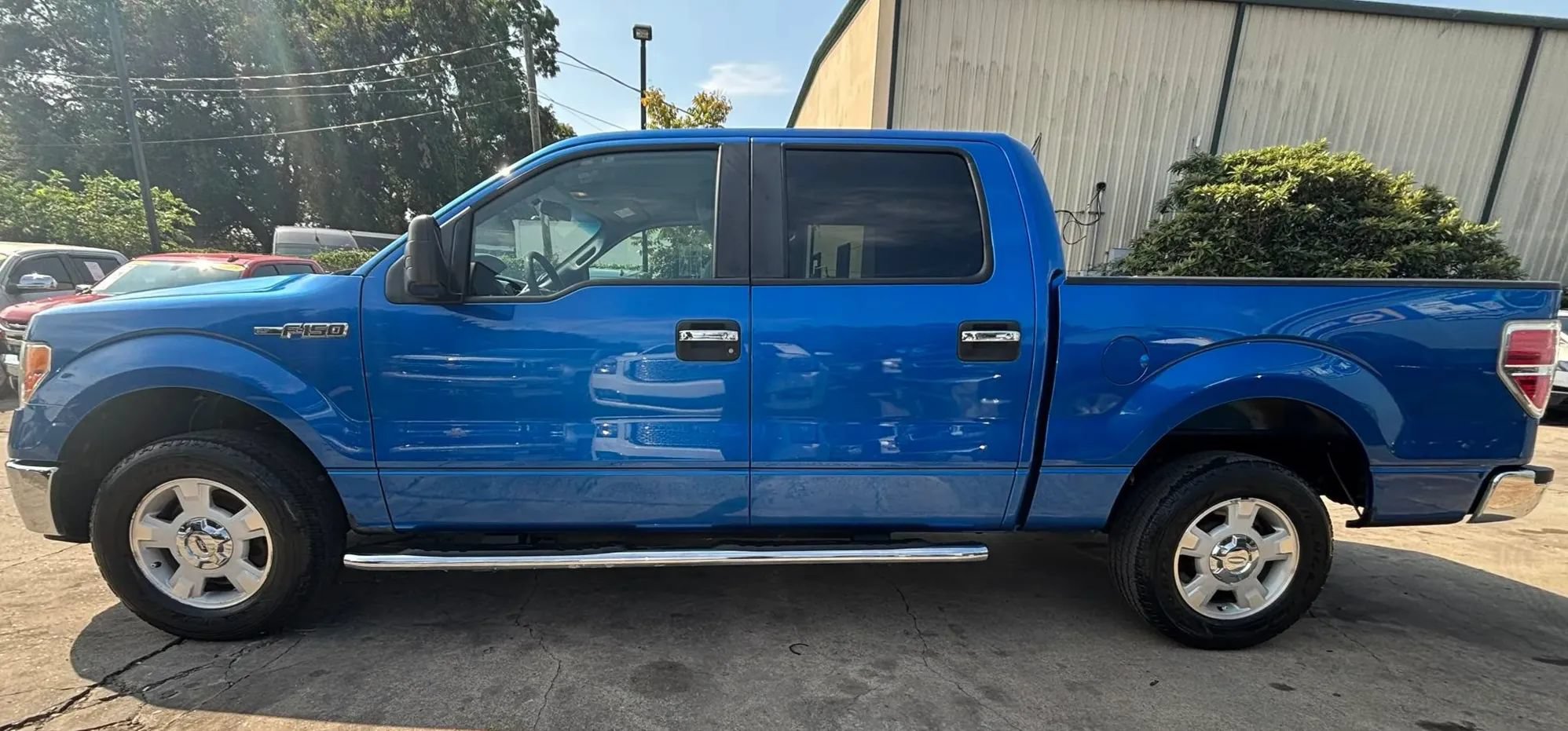 Used 2011 Ford F150 XLT w/ Trailer Tow Pkg RWD image 2