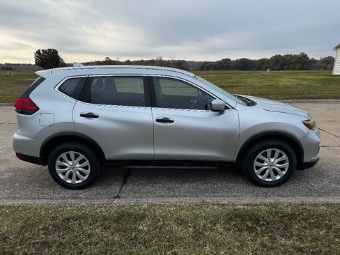 Used 2017 Nissan Rogue S image 6