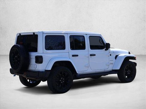 Used 2022 Jeep Wrangler Unlimited Sahara AWD/4WD image 5
