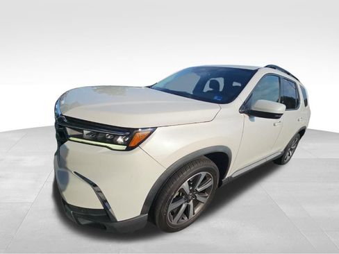 Used 2023 Honda Pilot Touring image 3