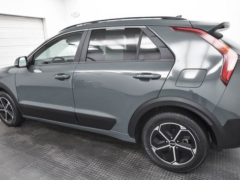 Used 2024 Kia Niro EX image 5