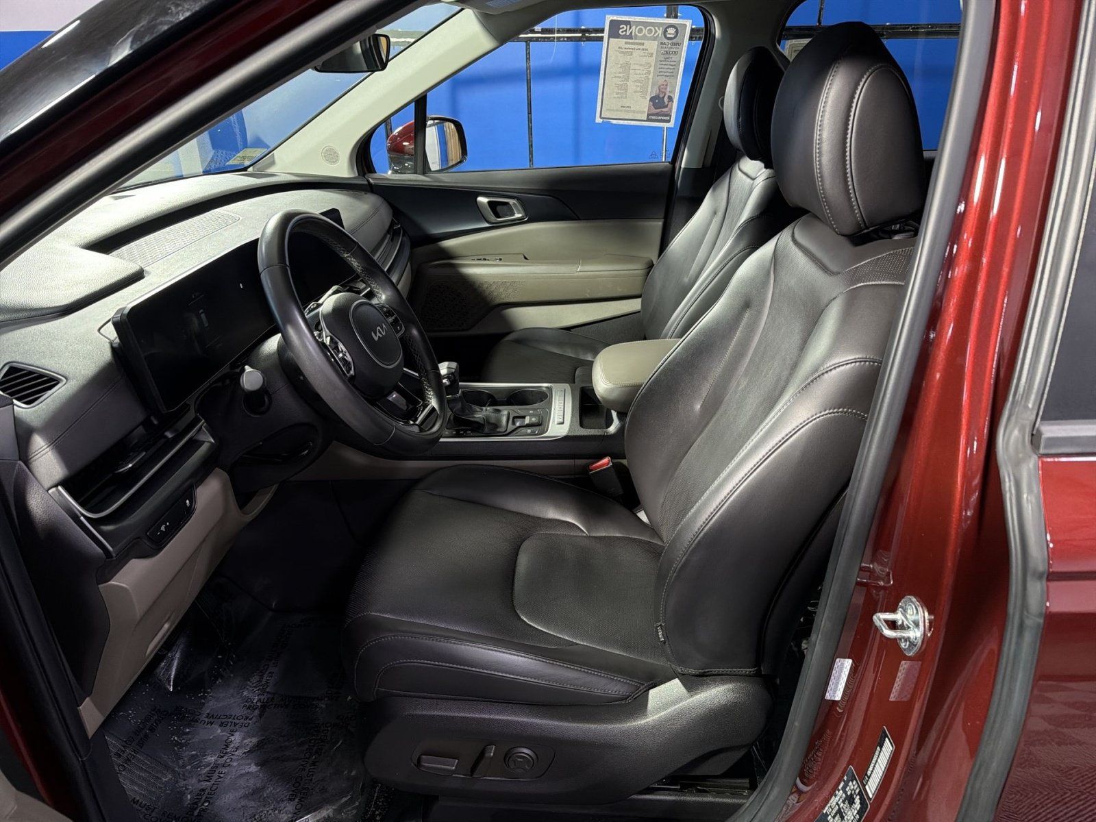 Used 2025 Kia Carnival FWD image 21