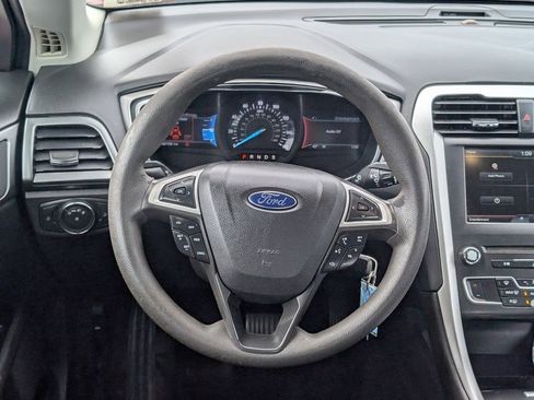 Used 2016 Ford Fusion SE image 11