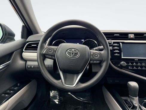 Used 2020 Toyota Camry LE image 12