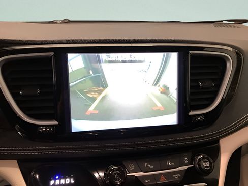 Used 2024 Chrysler Pacifica Limited FWD image 20