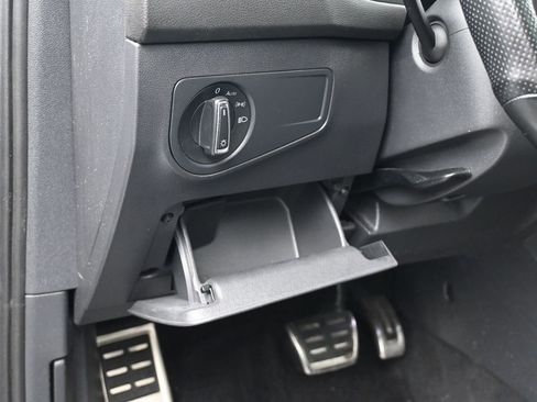 Used 2022 Volkswagen Tiguan SE R-Line image 16