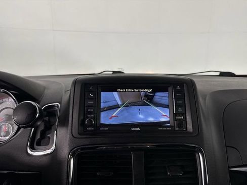 Used 2017 Dodge Grand Caravan SXT FWD image 8