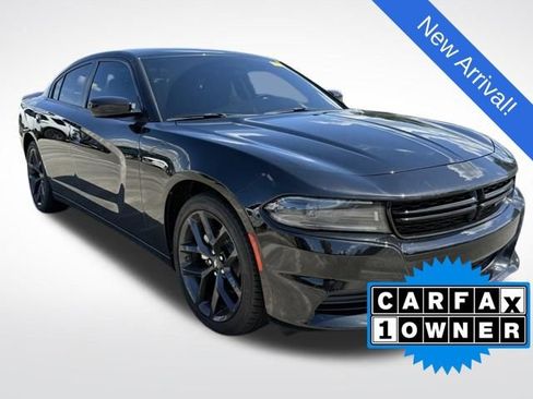 Used 2022 Dodge Charger SXT w/ Blacktop Package RWD image 1