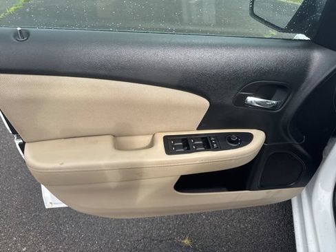 Used 2014 Dodge Avenger SE FWD image 14