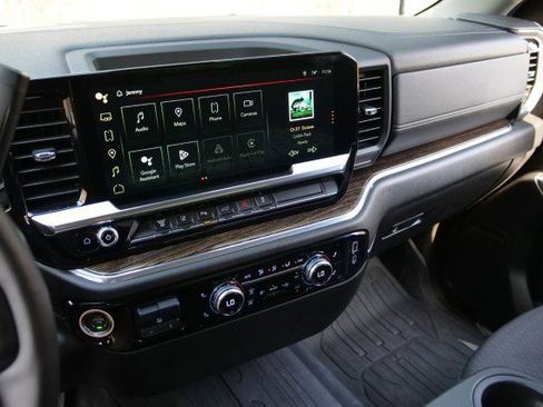 Used 2024 GMC Sierra 3500 SLE w/ SLE Convenience Package image 8