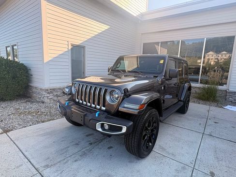 Used 2023 Jeep Wrangler Unlimited Sahara w/ Cold Weather Group AWD/4WD image 2