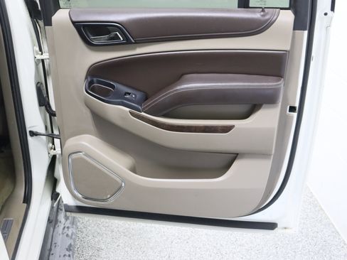 Used 2015 Chevrolet Suburban LT RWD image 33