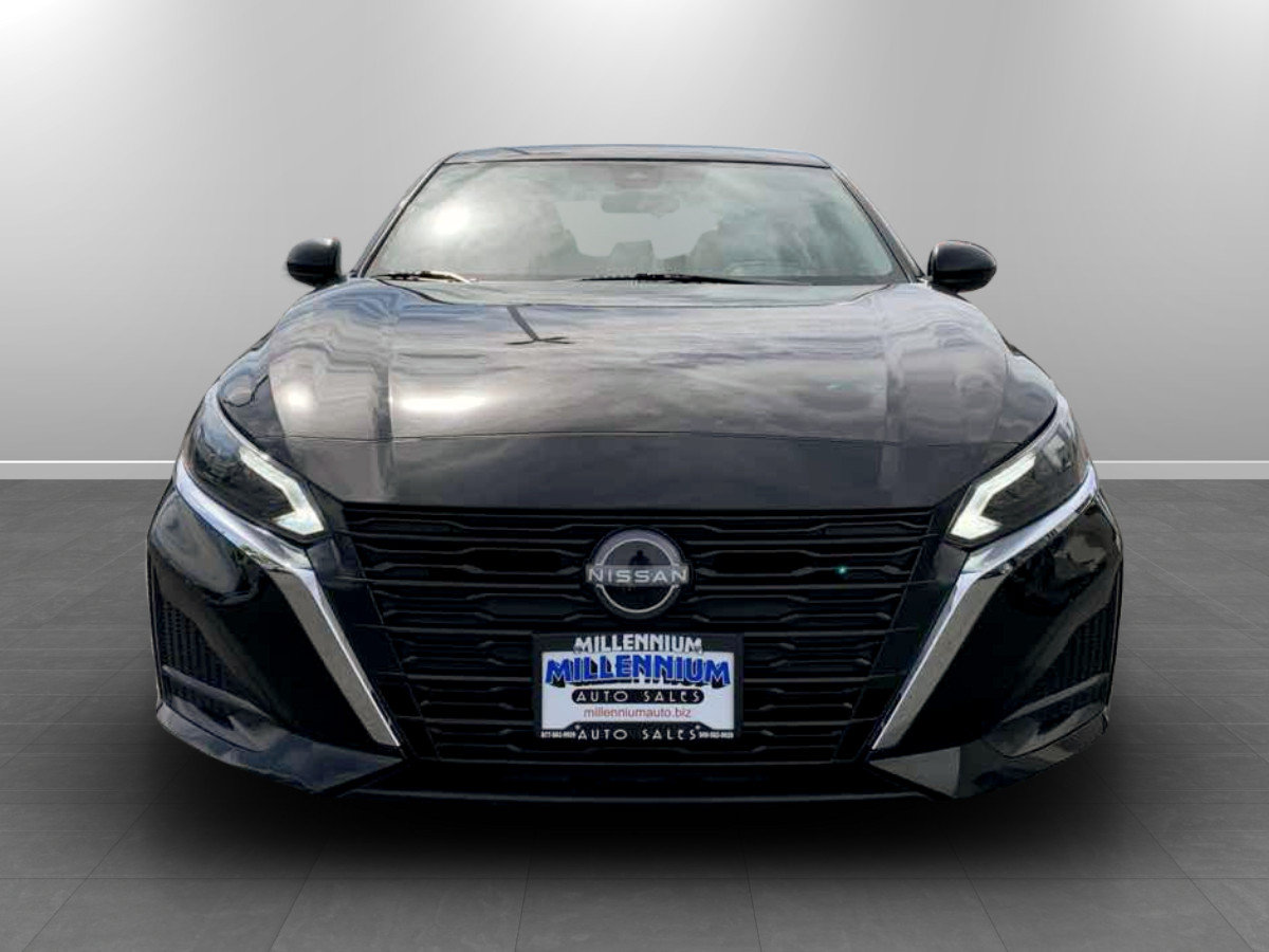 Used 2025 Nissan Altima 2.5 SV FWD image 2