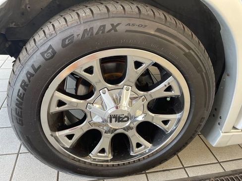 Used 2017 Chevrolet Express 2500 Extended RWD image 5