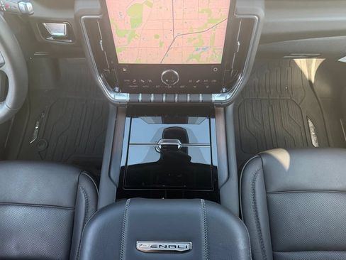 Used 2026 GMC Yukon Denali w/ Sun & Power Step Package AWD/4WD image 25