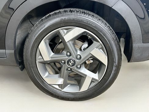 Used 2025 Hyundai Venue SEL image 11