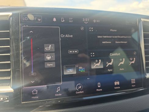 Used 2023 Chrysler Pacifica Touring-L FWD image 14