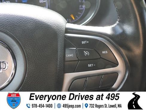 Used 2022 Jeep Grand Cherokee Laredo E AWD/4WD image 19