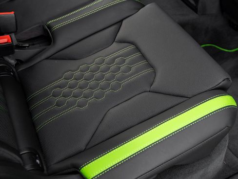 Used 2025 Lamborghini Urus SE image 48