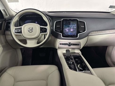 Used 2024 Volvo XC90 B6 Plus image 18