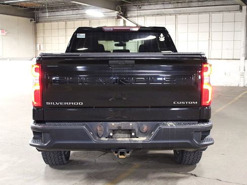 Used 2020 Chevrolet Silverado 1500 Custom w/ Custom Value Package AWD/4WD image 8