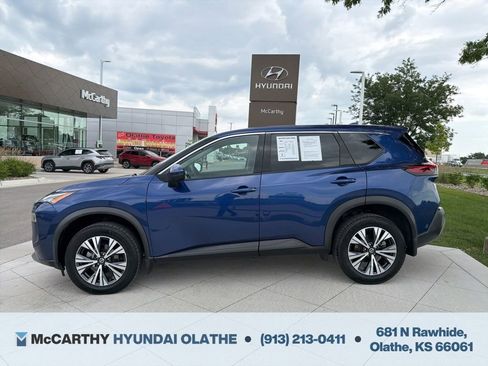Used 2021 Nissan Rogue SV FWD image 2