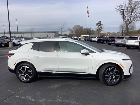 Used 2024 Chevrolet Equinox EV LT image 5