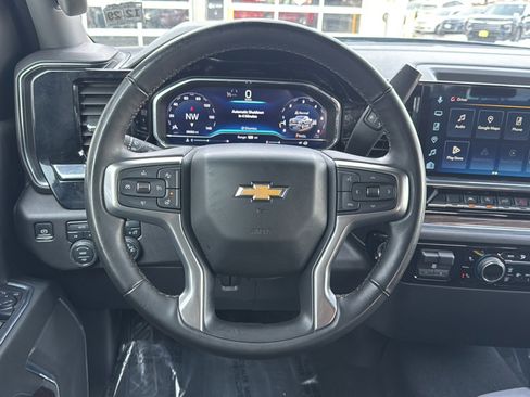 Used 2025 Chevrolet Silverado 1500 LT image 2