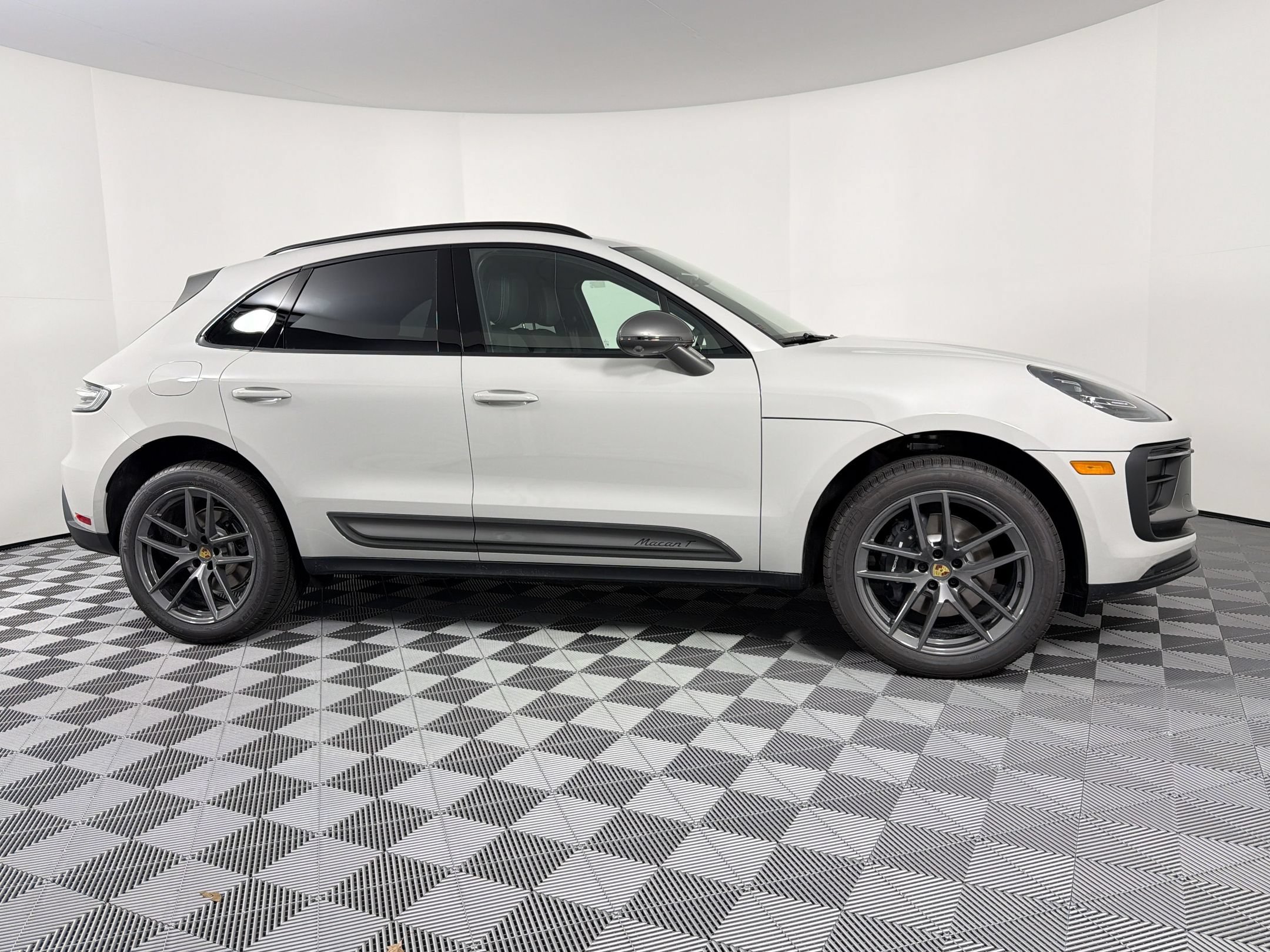 Certified 2026 Porsche Macan Turbo AWD/4WD image 11