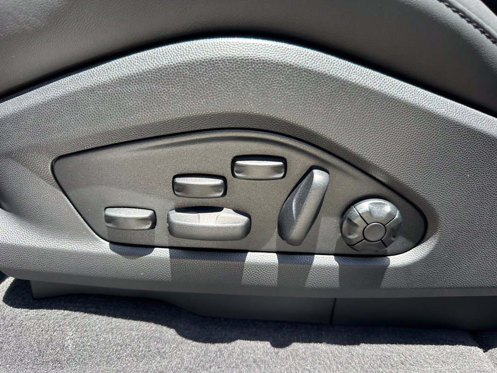 Used 2026 Porsche Macan 4S Electric AWD/4WD image 20