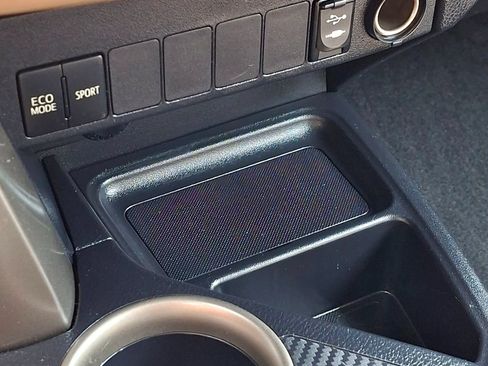 Used 2013 Toyota RAV4 LE FWD image 18
