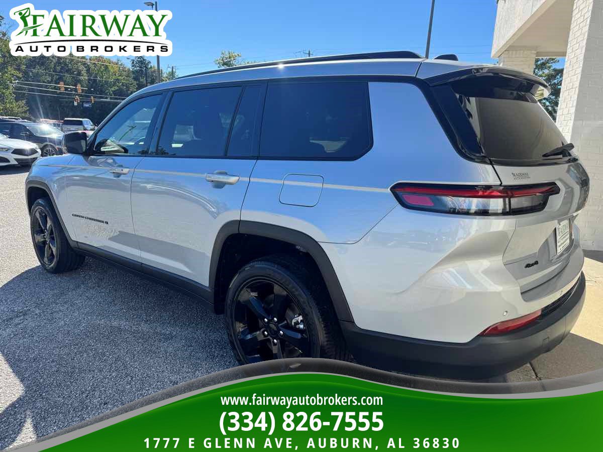 Used 2023 Jeep Grand Cherokee L Laredo AWD/4WD image 8